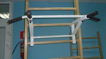 Тренажер турник-брусья навесной на шведскую стенку 1000х600х300 мм - fgospostavki.ru - Махачкала